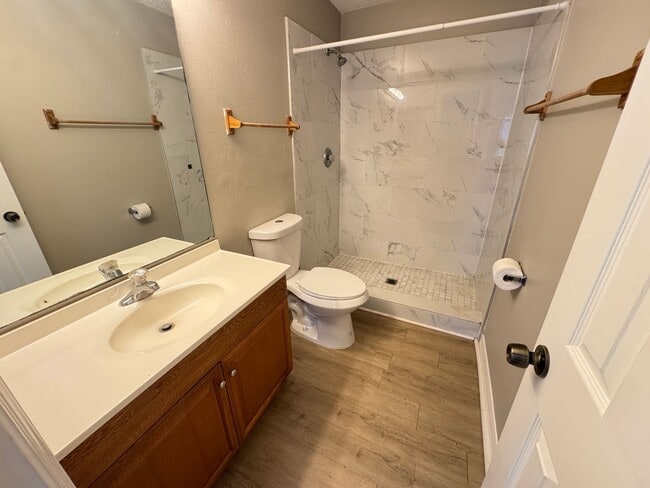 Building Photo - Beautiful 3/2 Duplex in St. Cloud