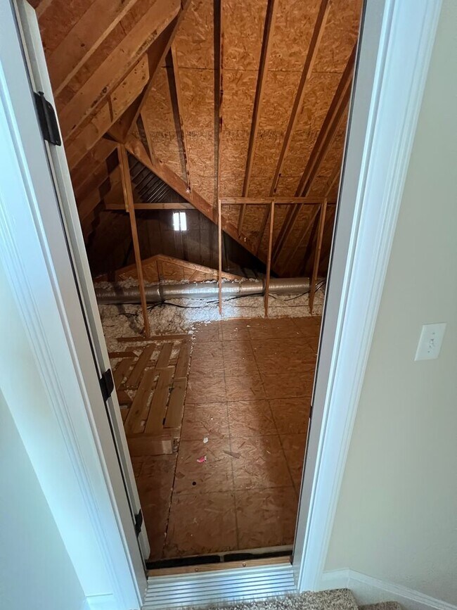 Building Photo - 4 Bdrm, 2 Bath, 2 Car Garage