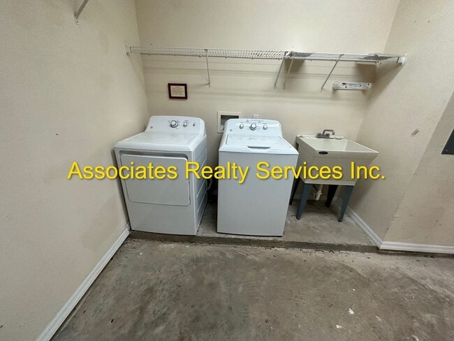 Building Photo - LOOK! Hot on the market! Spacious 2 bedroom condo in Mallorca Square! LOOK!