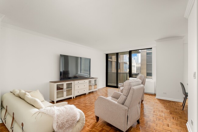 Building Photo - 161 W 61st St