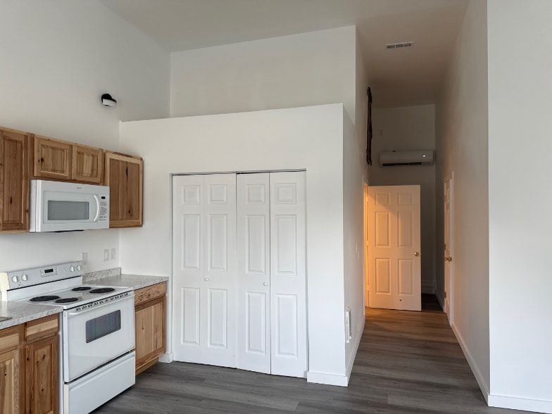 Building Photo - 113 Skeels Ave