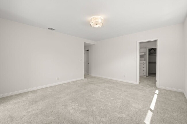 Building Photo - 15473 Lemay St