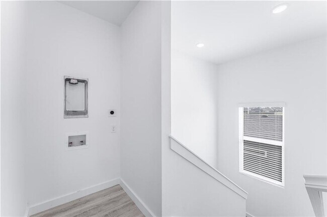 Building Photo - Featherston Village - 2 Bedroom, 2 1/2 Bath