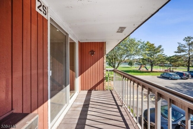 Building Photo - 798 Eves Dr