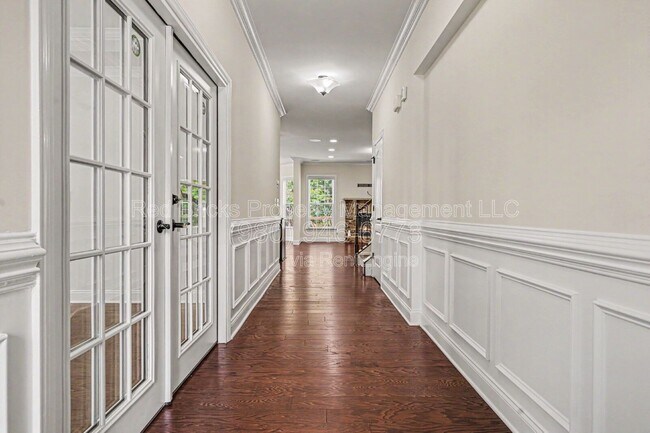 Building Photo - 655 Brookhaven Dr