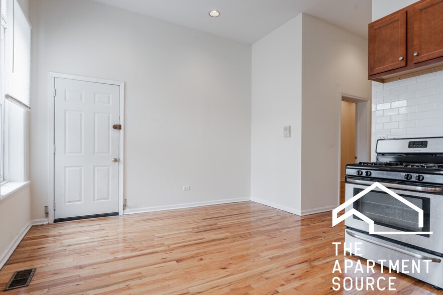 Building Photo - 2454 N Southport Ave