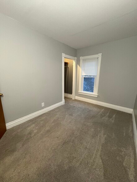Bed 1 - 11 Highland Pl