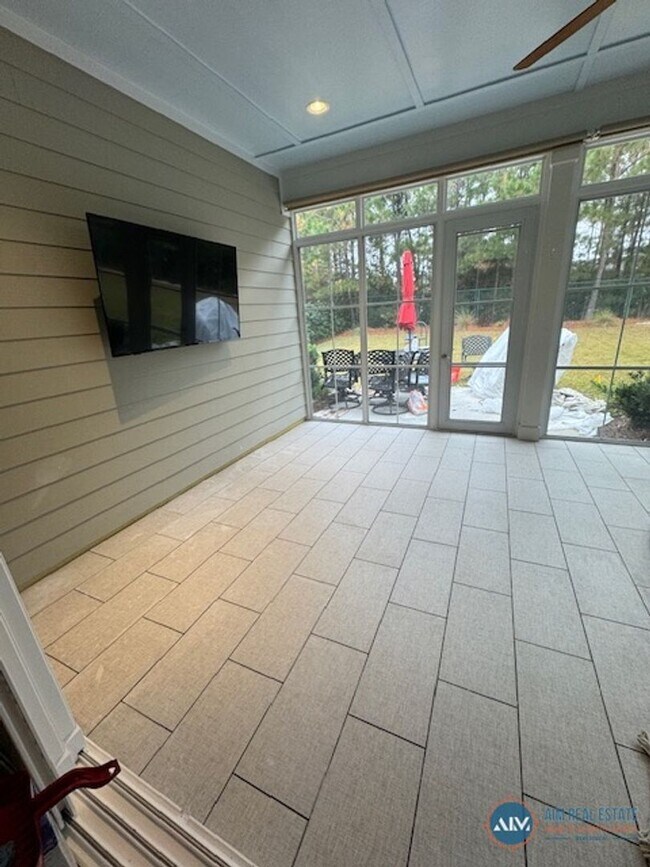 Building Photo - Beautiful custom home in Hampton Lake!