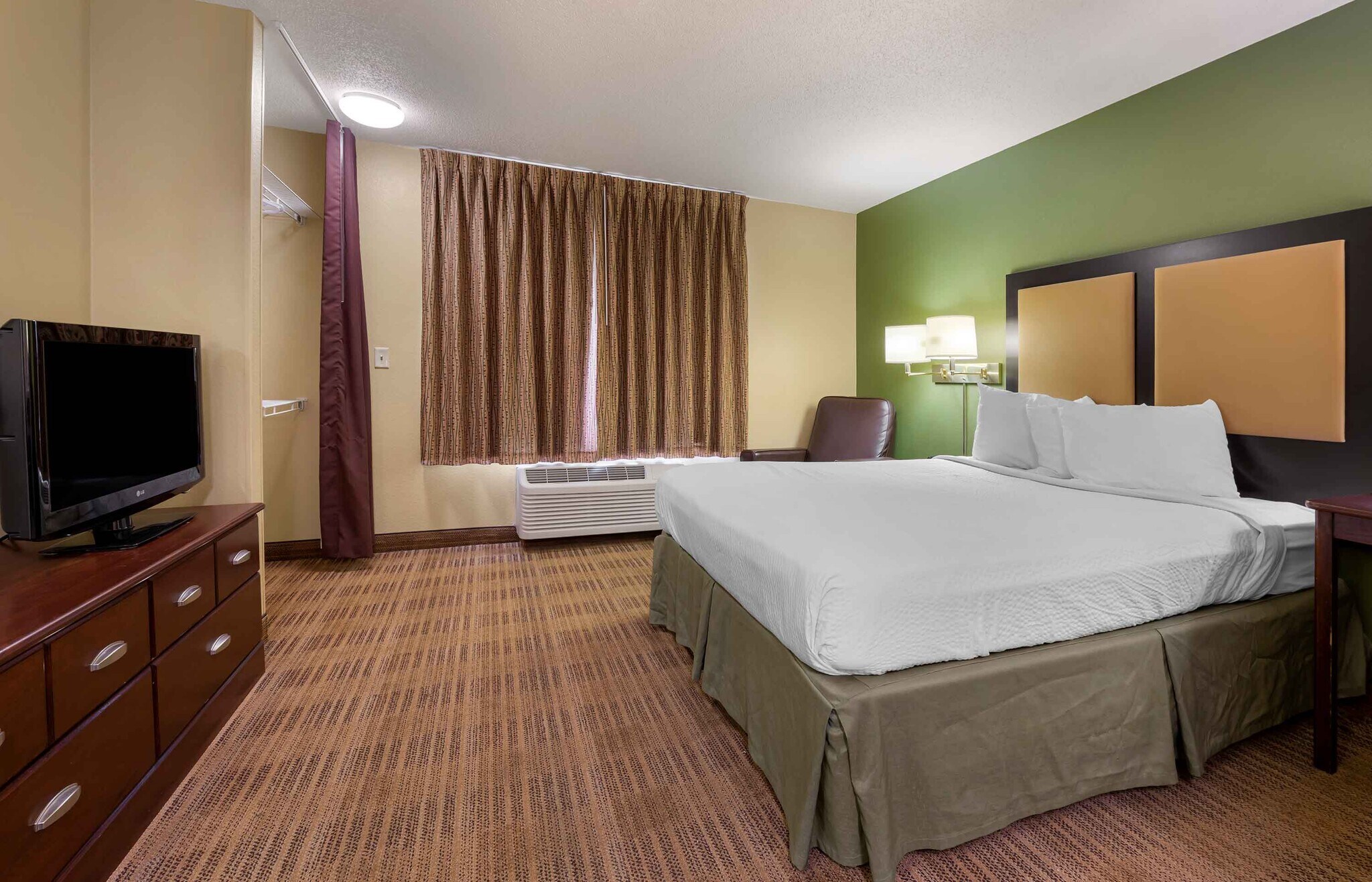 Building Photo - Furnished Studio-Indianapolis - Castleton