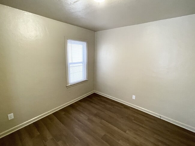 Building Photo - 2 Bedroom with garage/workshop combo (has electricity)