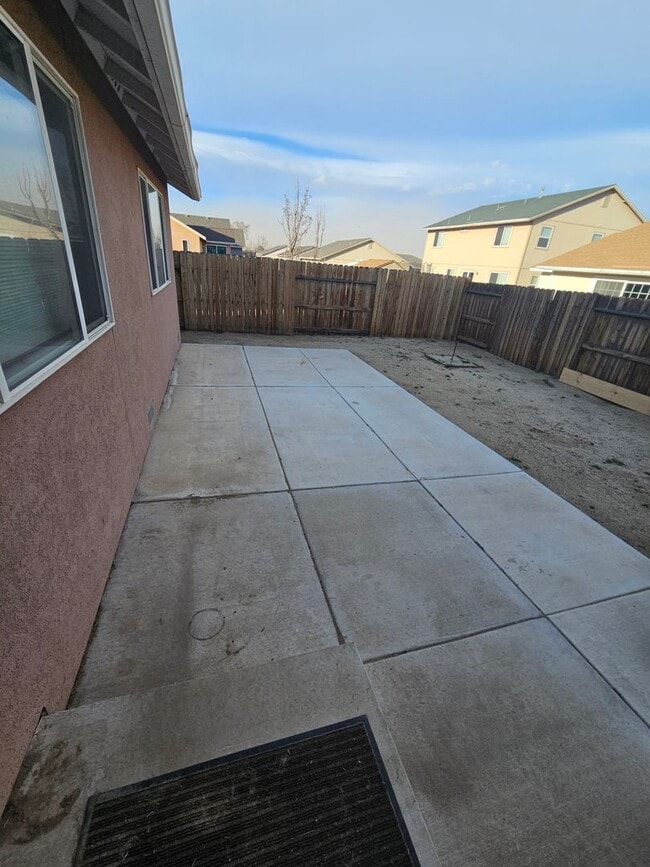 Building Photo - Wonderful 4-bedroom, 2-bathroom home in Fe...