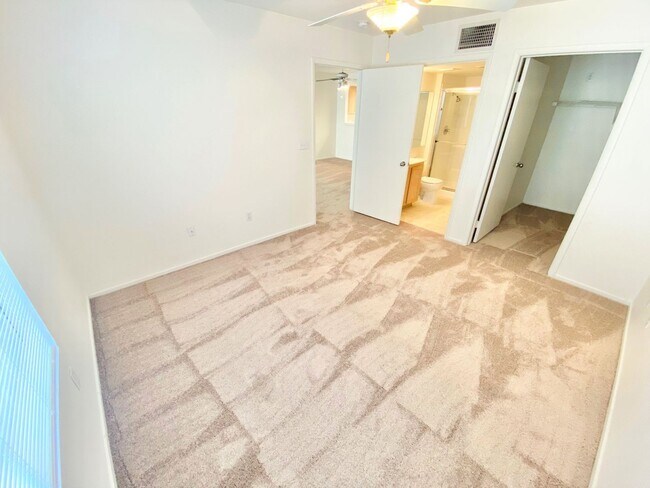 Building Photo - Charming condo near Summerlin in desirable Northwest Las Vegas