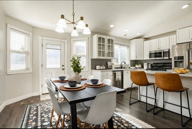 Building Photo - 7544 S 2020 E