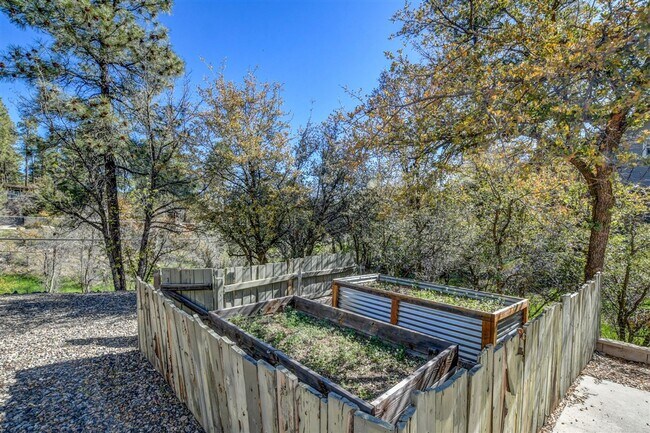 Building Photo - Beautiful home in the Mountain Club!