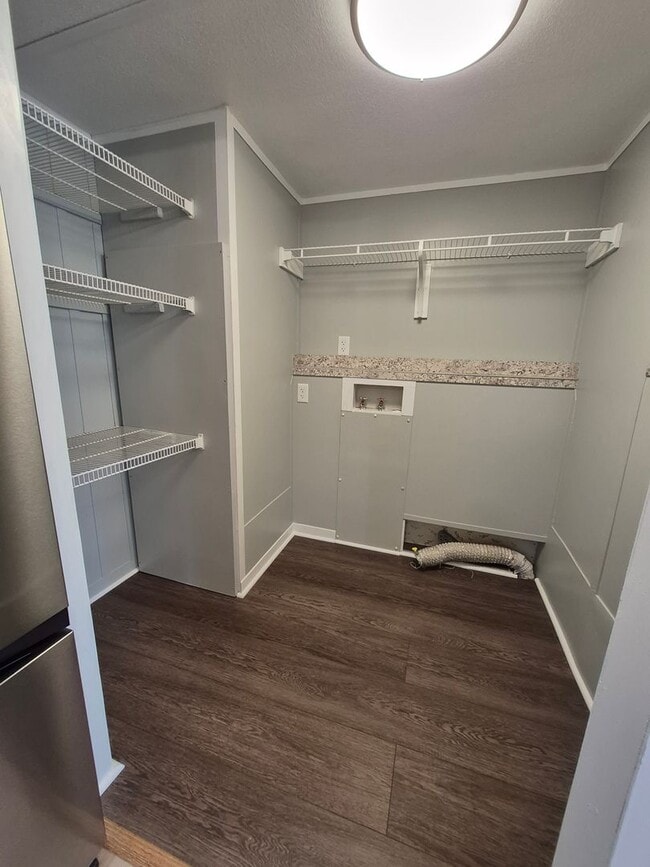 Building Photo - New Listing!!