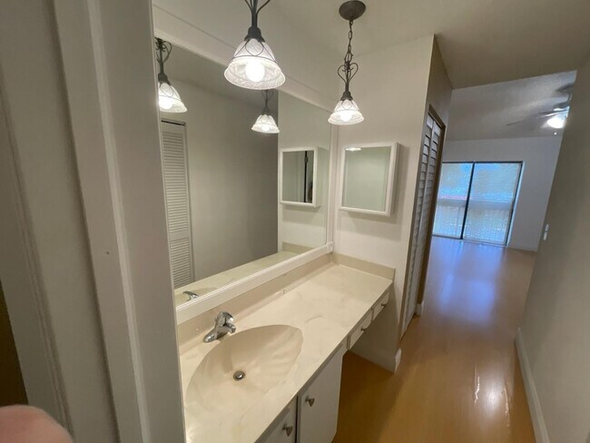 Building Photo - 2363 SW 15th St