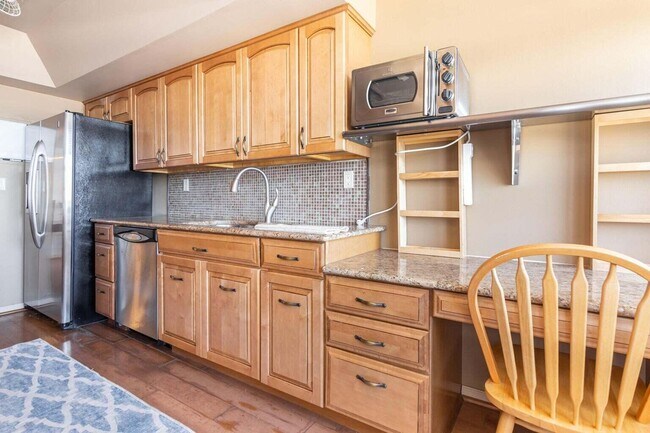 Building Photo - 18031 Biscayne Blvd