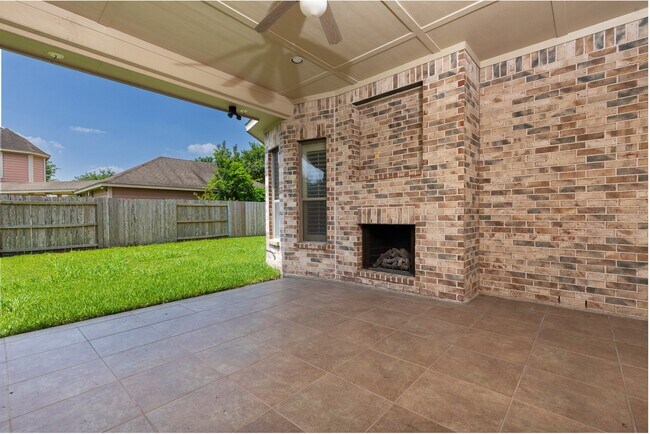 Building Photo - 17303 Quiet Shores Dr