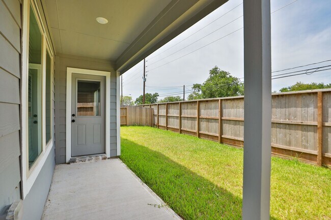 Building Photo - 1023 Santee Ct