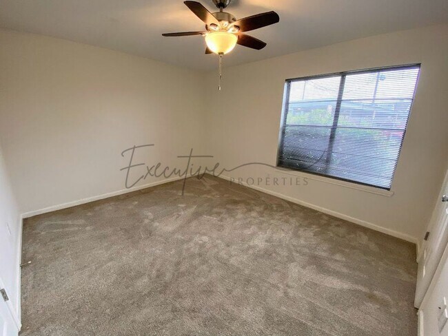 Building Photo - Willows Apartments