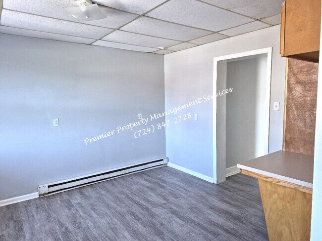 Building Photo - 542 Midland Ave