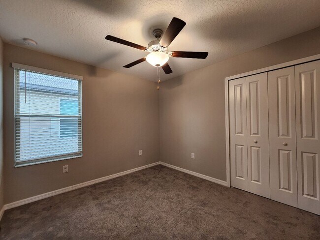 Building Photo - Gorgeous 4-Bedroom, 2.5-Bathroom Home in Riverview