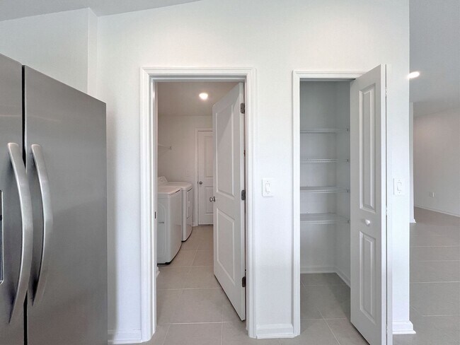 Building Photo - 2240 Crown Rock Blf Dr