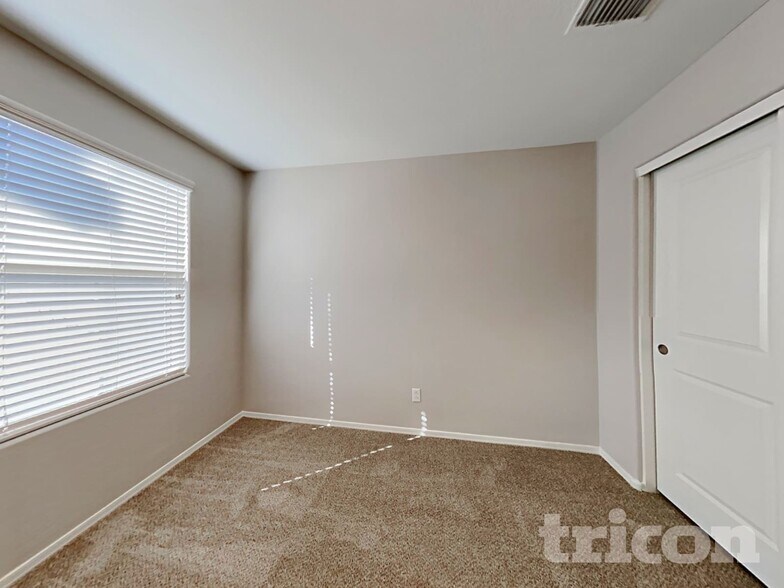 Building Photo - 11690 N 166th Dr