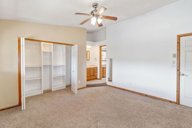 Building Photo - Redlands Escape - 2 Bedroom Condo with sunroom!