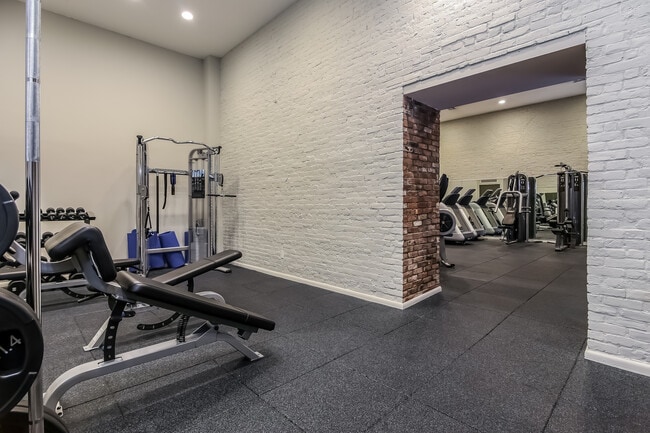 Building Photo - 25 Murray St