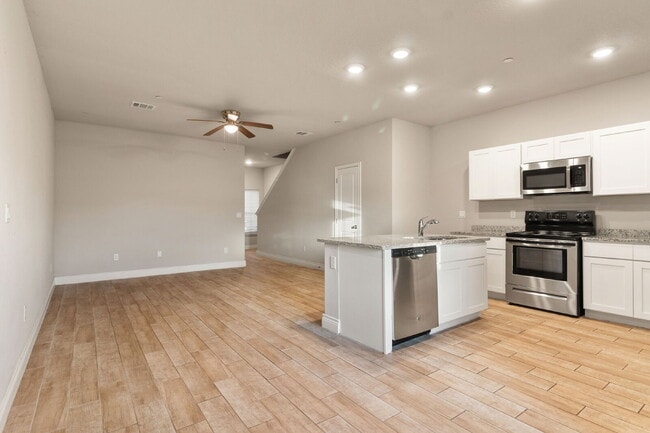 Building Photo - 7314 Savannah Brooks