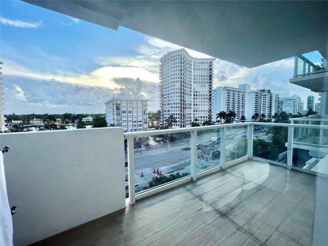 Building Photo - 5601 Collins Ave