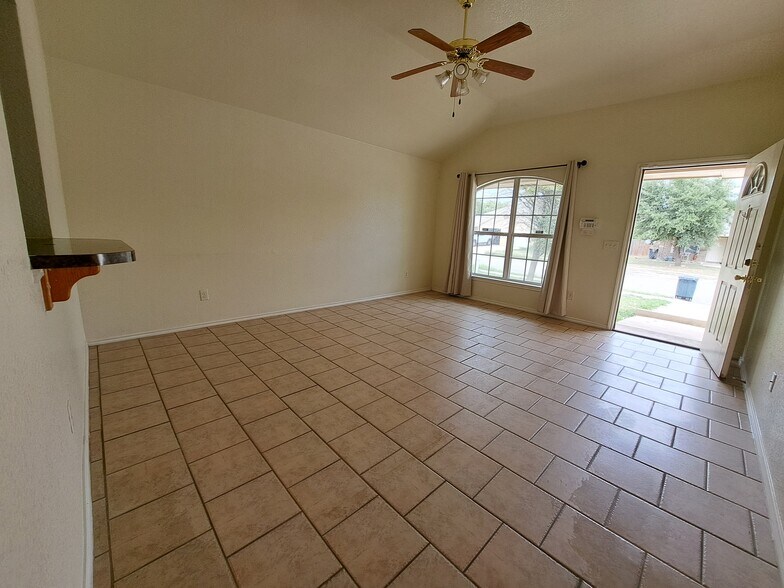 Building Photo - 4100 Cambridge Dr