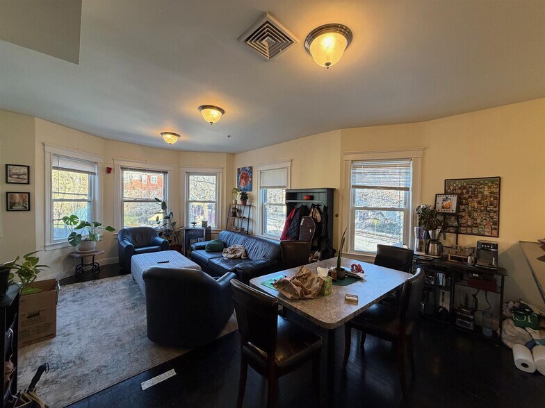 Building Photo - 6 Giles Park