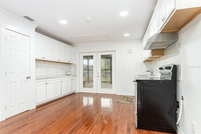 Building Photo - 932 Augusta St