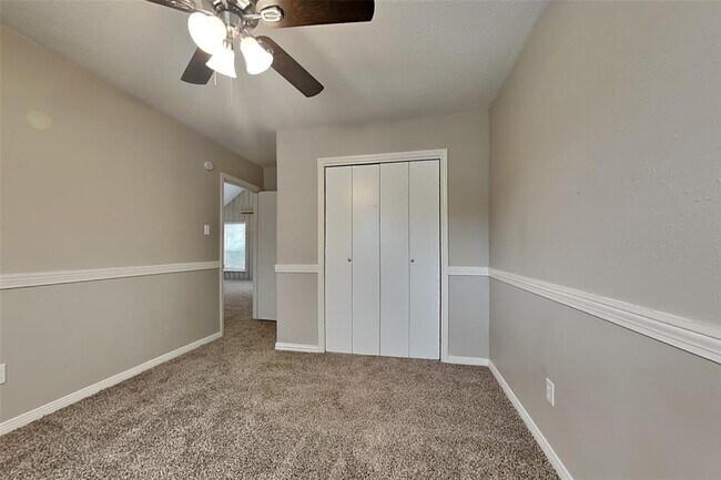 Building Photo - 11942 Hillbrook Dr