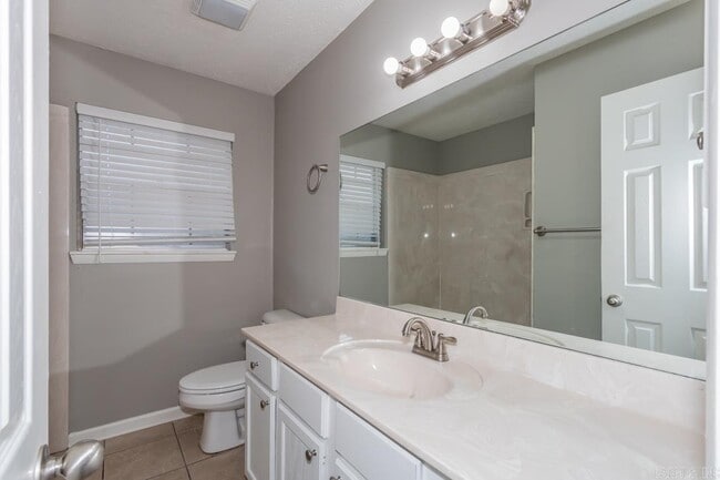 Building Photo - 19 E Laramie Dr