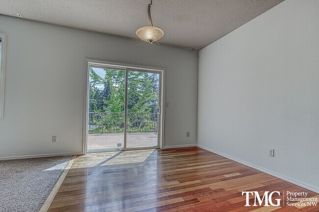 Building Photo - Large 4 Bed 2.5 Bath Home in Lakeshore!