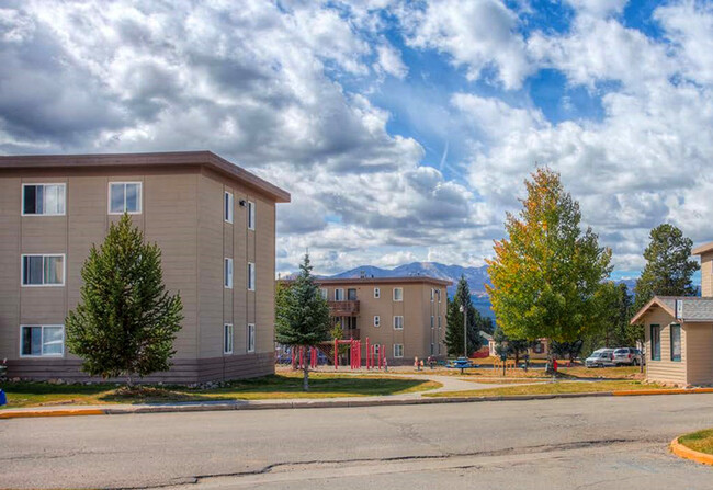 Building Photo - 1550 Mt Lincoln Dr E