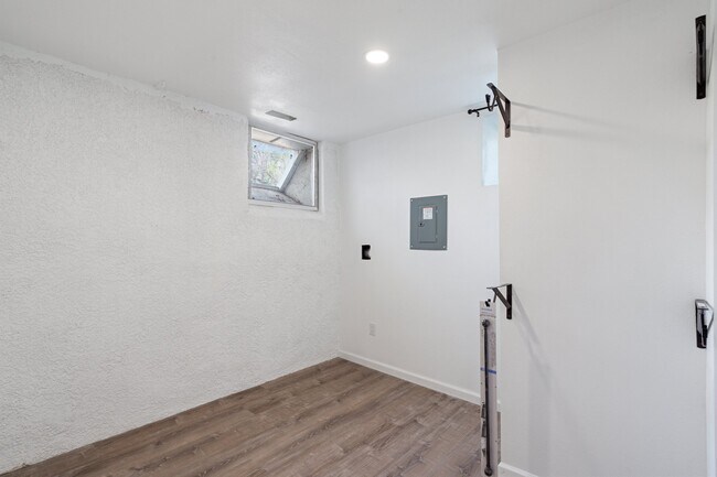 Building Photo - 1230 Glen Ave