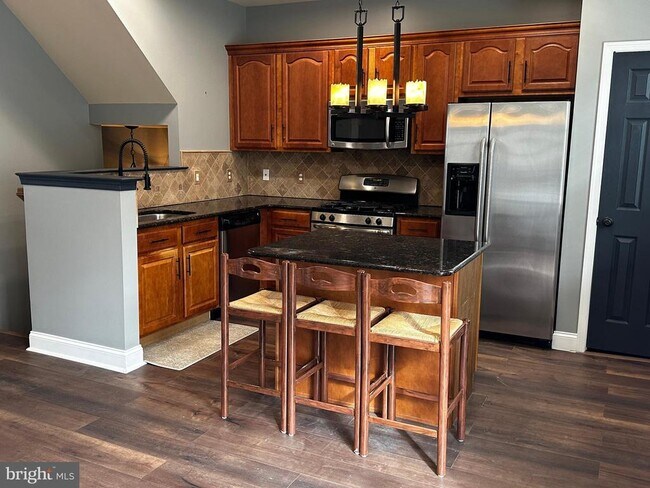 Building Photo - 2732 Shelburne Rd