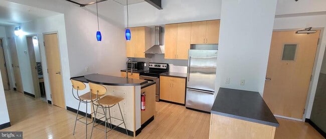 Building Photo - 75 Maple St