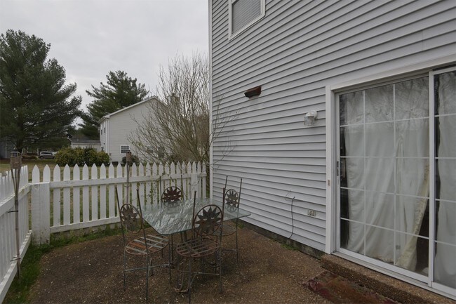 Building Photo - 1268 Carriage Park Dr