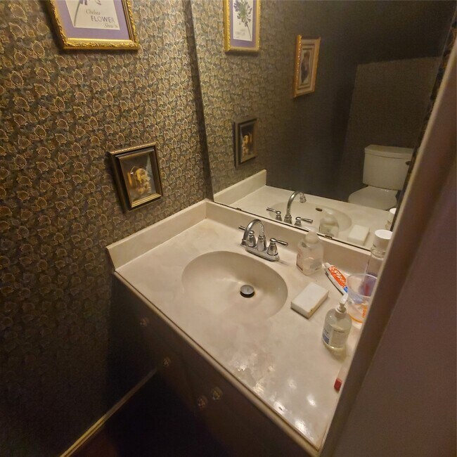 Building Photo - 726 Country Pl Dr