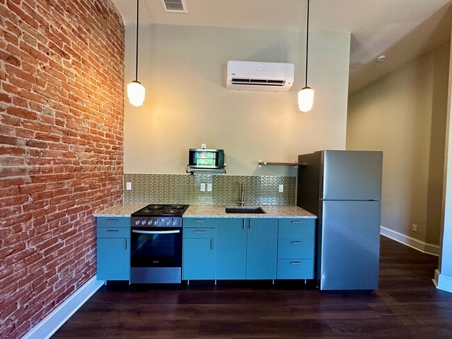 Building Photo - Modern Living with a Touch of Historic Charm