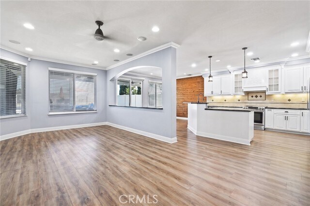 Building Photo - 52 Touraine Pl