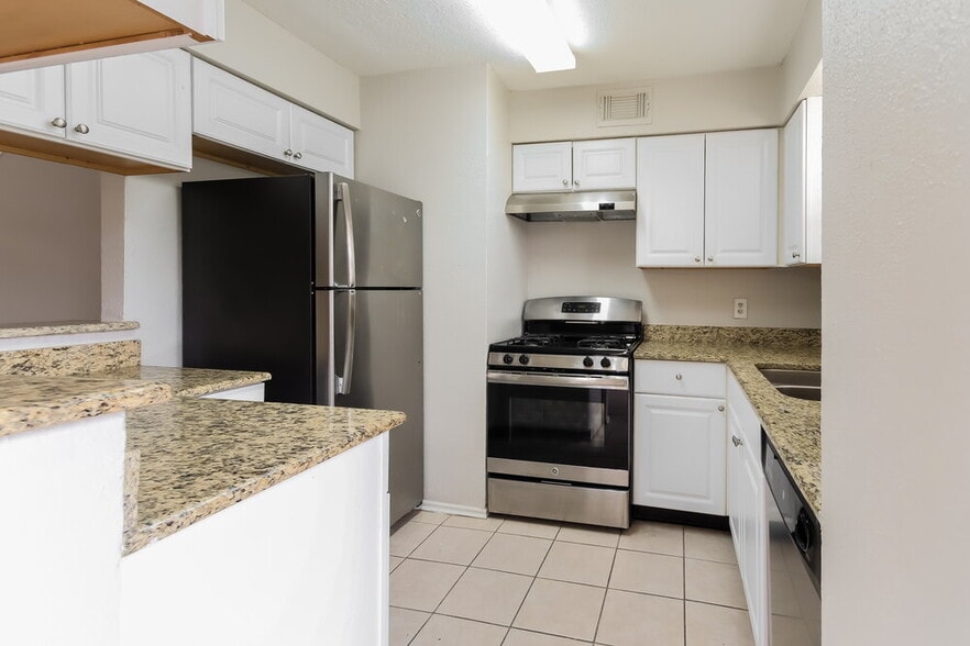 Building Photo - 16111 Rosenridge Dr
