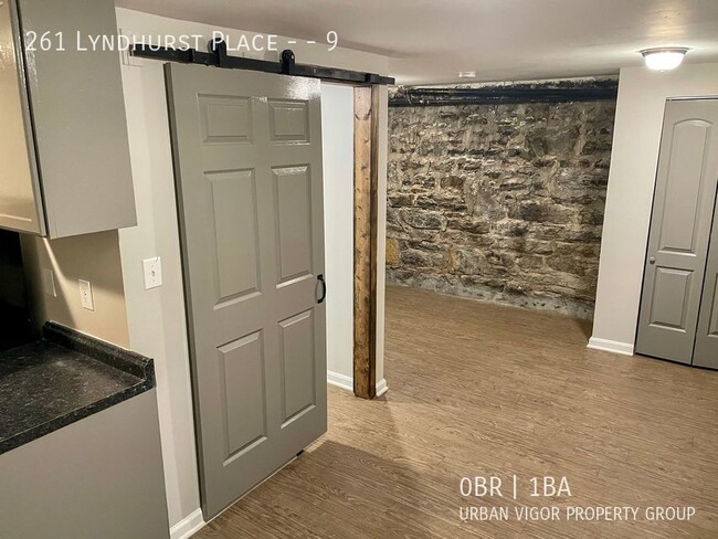 Building Photo - 261 Lyndhurst Pl