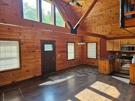 Building Photo - 2058 E Clarendon Rd