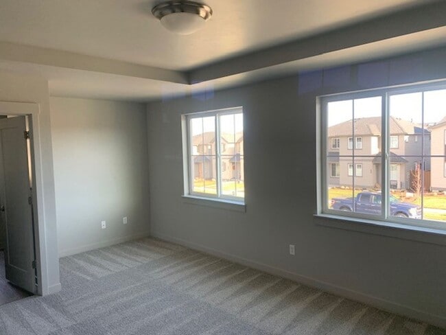 Building Photo - 3 Bed/2.5 Bath Pahlisch Home in NE Bend - ...